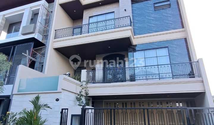 Rumah Mewah 3 Lantai dengan Private Pool di Citraland