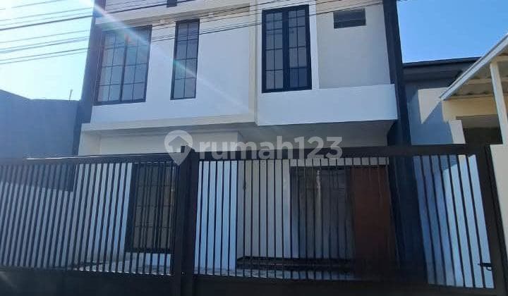 Rumah Baru 2 Lantai di Mulyosari Utara, Lebar 8, Selangkah dengan Kampus Its