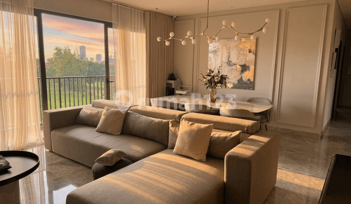 Apartemen Furnished Mewah di Graha Golf, Dekat Pakuwon Mall