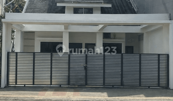 Jual Rumah Strategis di Jalan Utama Besar Kencana Loka Jual Rumah Strategis di Jalan Utama Besar Kencana Loka