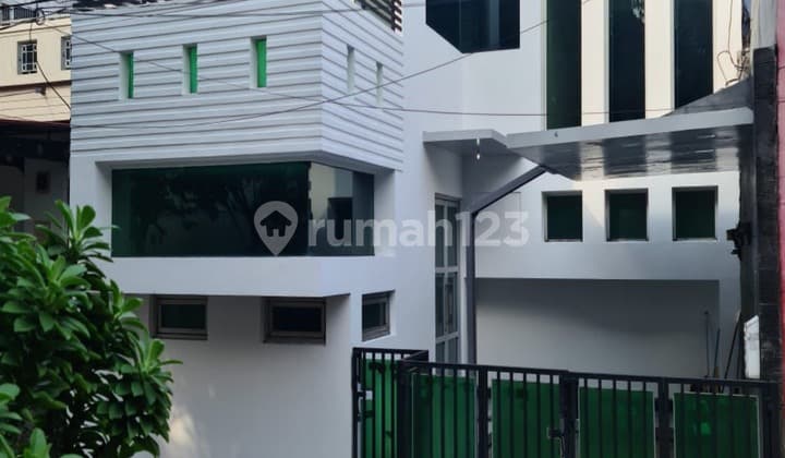 Rumah Cantik, Design Modern 2,5lantai Di Jatibening Estate Bekasi
