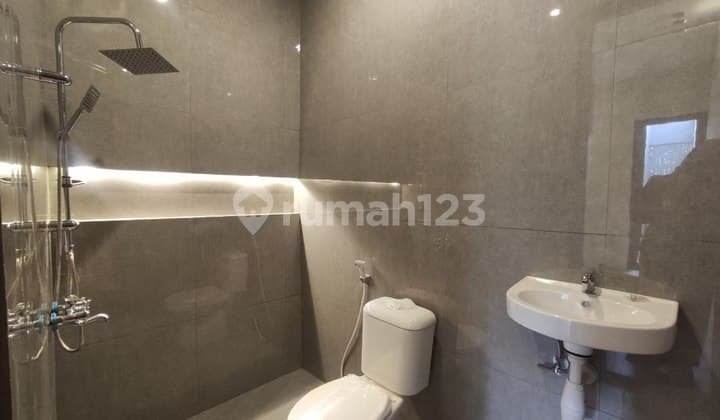 RUMAH CANTIK MINIMALIS MODERN TROPIS LUAS MURAH PURWOMARTANI