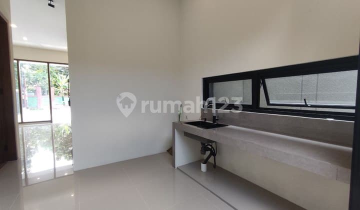 RUMAH CANTIK MINIMALIS MODERN TROPIS LUAS MURAH PURWOMARTANI