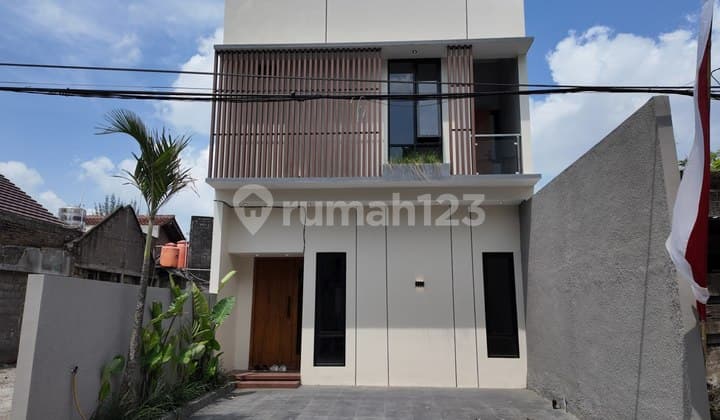 Rumah Modern Kontemporer Utara Jogja Bay Maguwoharjo Yogyakarta