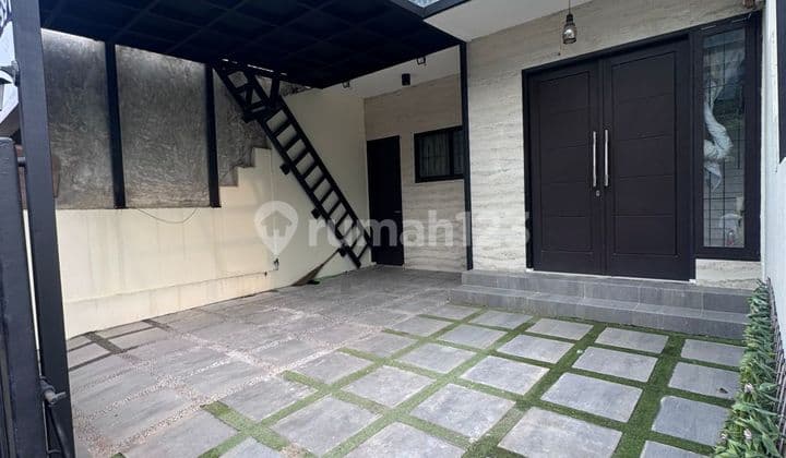 Di Jual Rumah Bangunan Baru Dekat Pim & Depan Taman Di Jln Alam Elok Pondok Indah