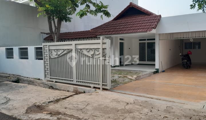 Disewa Rumah Cocok untuk Kantor Jln.ciasem Dekat Senopati Kebayoran Baru Jakarta Selatan