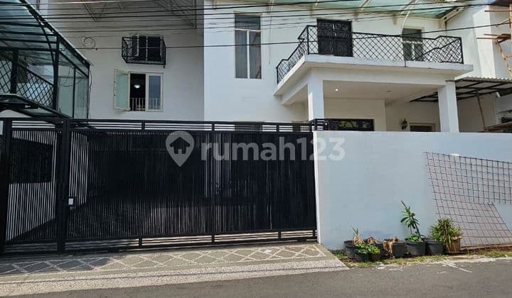 Di Jual Rumah Masih Layak Huni Cocok untuk Kantor Dlm Komplek Taman Radio Dalam Gandaria Utara