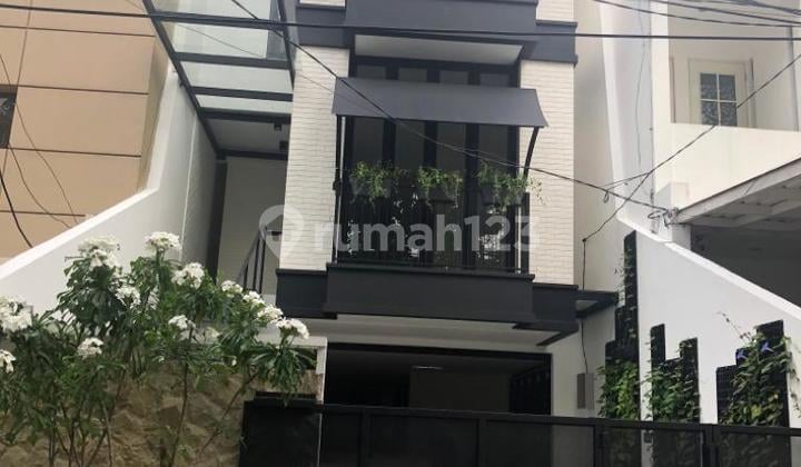 Di Sewakan Rumah Minimalis Siap Huni Belakang Pim 2,Depan Taman Rindang dan Asri di Jln Alam Elok Pondok Indah Jakarta Selatan