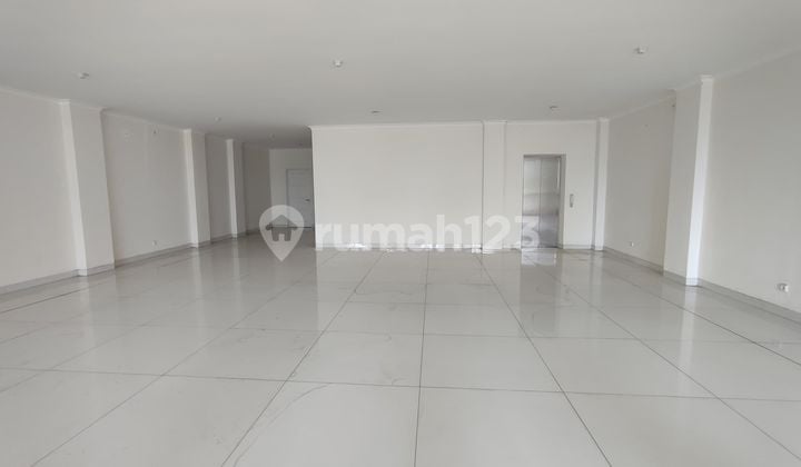 Gedung Ruang Kantor Klinik Kecantikan with Lift di Harapan Indah