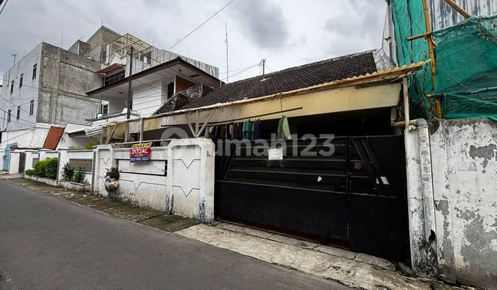 Cheap Kost Jakarta Pusat Cideng Below NJOP Filled with Car Row