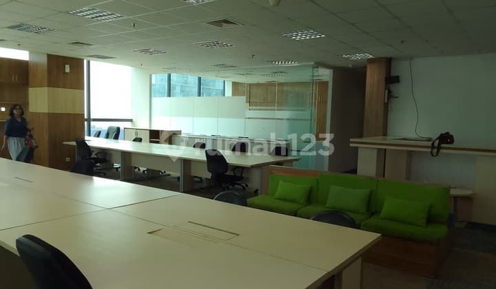 Ruang Kantor Full Furnished Siap Pakai Bebas Ganjil Genap. Dilalui LRT, Transjakarta . Fasilitas lengkap. Dekat mall, hotel.