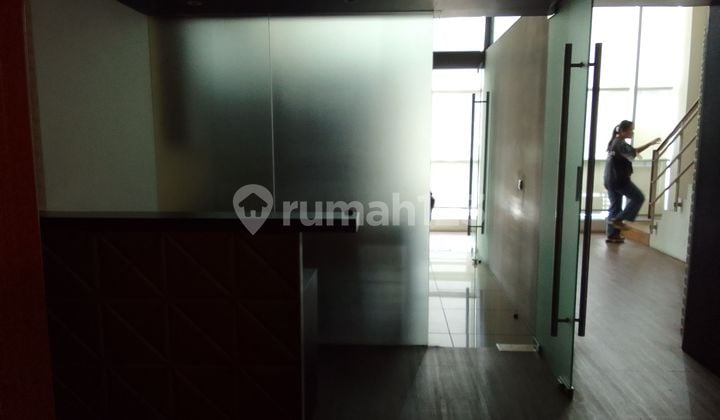 Kantor SOHO connect dgn mall. Furnished. Siap pakai. Bebas Ganjil Genap. Free Overtime