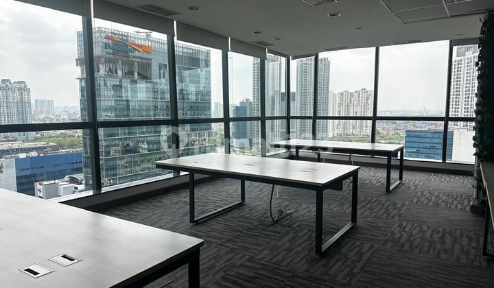 Open Space Office Room. Near Setiabudi One, LRT Station, Transjakarta Bus Stop. No Fees.