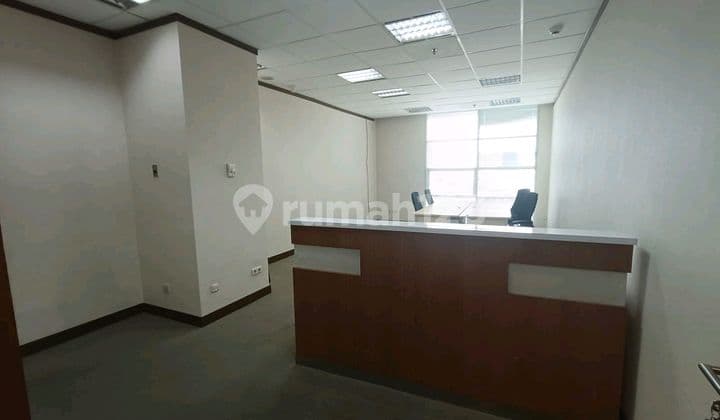 Ruang Kantor Furnished Siap Pakai. Jarang Ada. Bebas Gage. Free Over Time