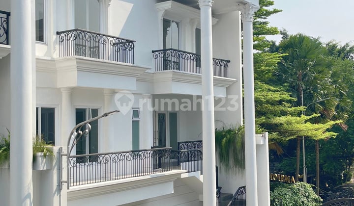 Luxurious 3-story House, Only 5 Minutes to Fatmawati Toll Road
