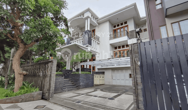 Rumah Lux Ada Home Theatre Di Setra Duta Bandung