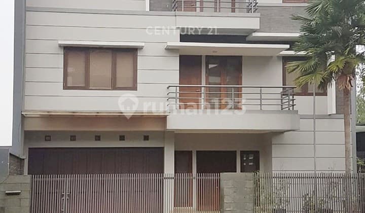 Beautiful 3-Story House in Setra Duta, Bandung