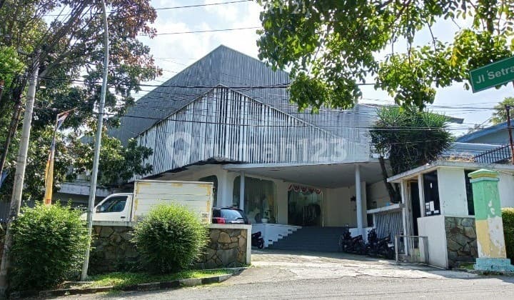 Jual./Sewa Ruang Usaha 3 Lantai di Mainroad Sutami Bandung