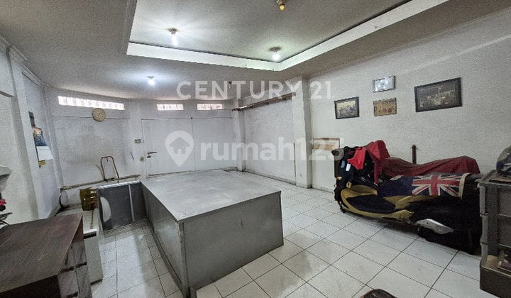 Ruko Hook di Mainroad Sudirman Dekat Cibadak & Sudirman Street