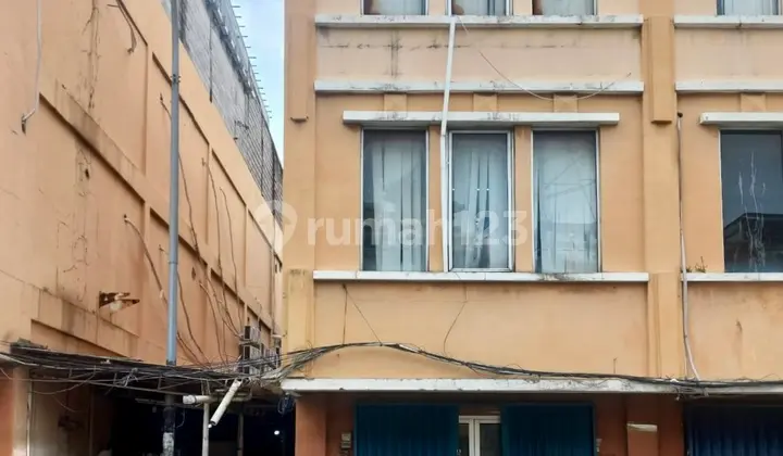 Sewa/Jual Cepat Ruko Kokan Permata 5X17m2 di Jalur Utama Ruko