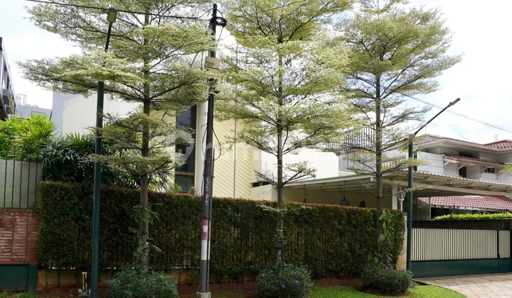 Jual Cepat Rumah Bagus 534M2 di Bukit Hijau Pondok Indah