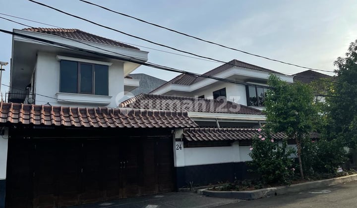 Turun Harga Rumah Modern Arsitektural Jepang Lt 513m2 Anti Banjir di Kayu Putih