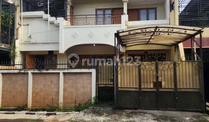Turun! Rumah Siap Huni 10X20m2 di Kedoya Akses Strategis