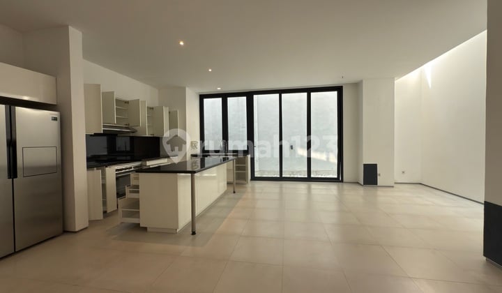 For sale/rent Luxury Cluster House in Kemang Lb 877m2 + Pool