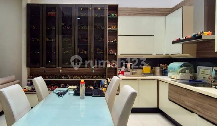 Dijual Rumah Sudah Renovasi Bagus 8X17m2 di Grand Orchard