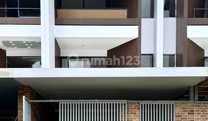 Jual Cepat Rumah Baru Lavender 5X12m2 di Puri Botanical