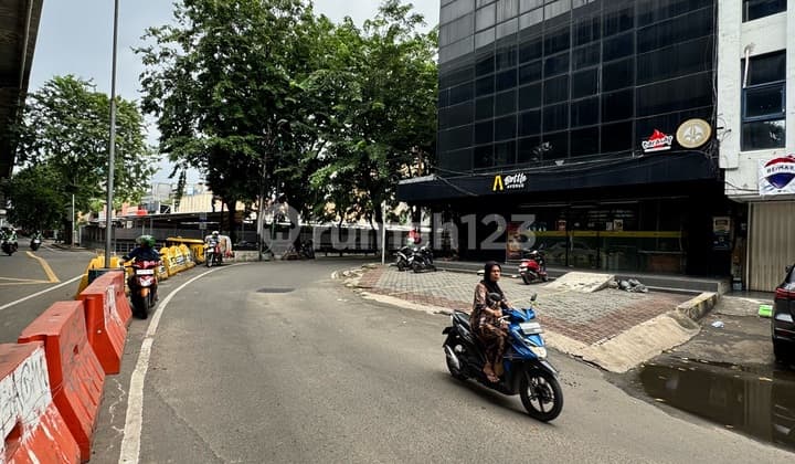 Turun! Jual Ruko Hoek 4lt Baru Renov Siap Pakai Dekat Mkg