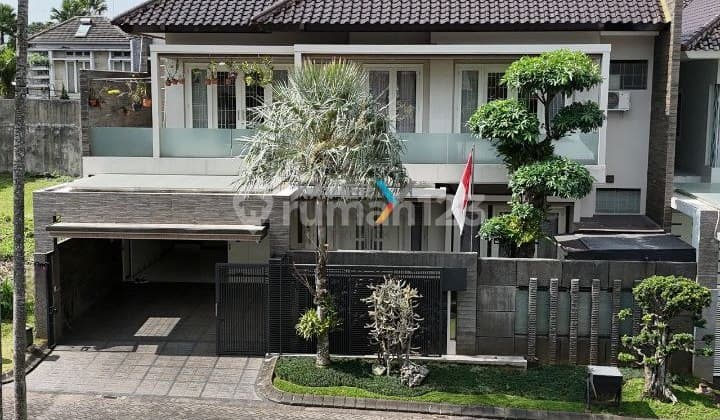 Rumah Premium Full Furnished dengan Private Pool di Istana Dieng, Malang