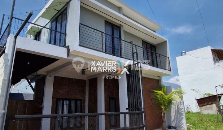 Villa Modern+Kolam Renang di Daerah Lembah Metro Kota Batu, Malang