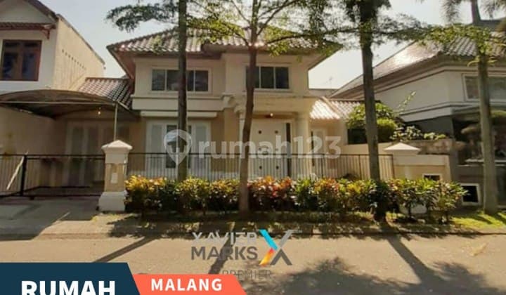 Rumah Klasik di Boulevard�Utama Perumahan Riverside Malang