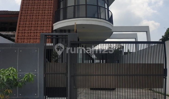 Rumah Modern dengan Desain Stylish dan Mewah