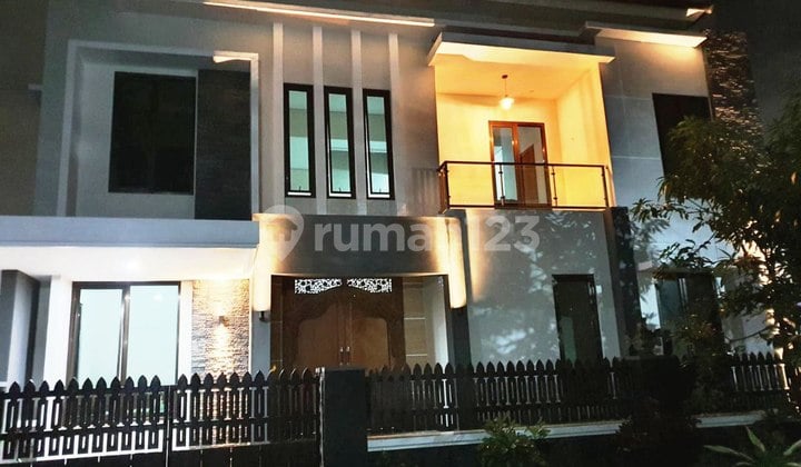 Rumah Furnish + Taman Luas di Permata Jingga, Malang