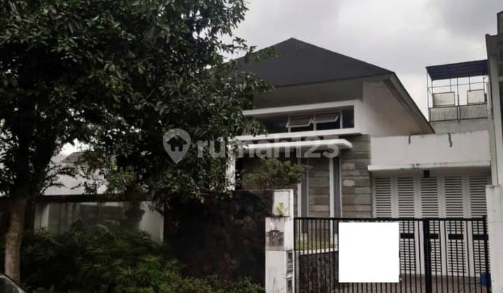 Rumah di Raya Golf Araya Malang