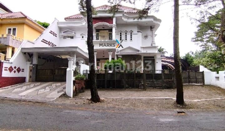 Rumah Mewah di Raya Boulevard Riverside Dekat Bina Bangsa School Malang