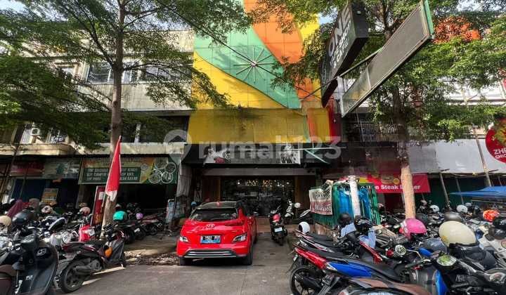 For Rent: Shop House in Front of Panakkukang Mall, Boulevard Street.