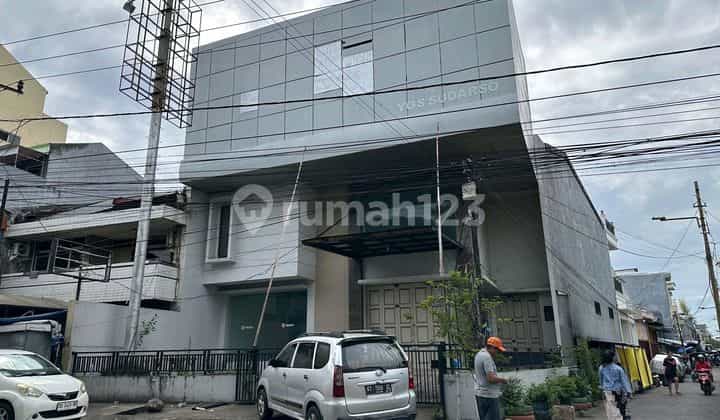 Disewakan Ruko Pusat Bisnis Jl. Yos Sudarso Disewakan Ruko Pusat Bisnis Jl. Yos Sudarso