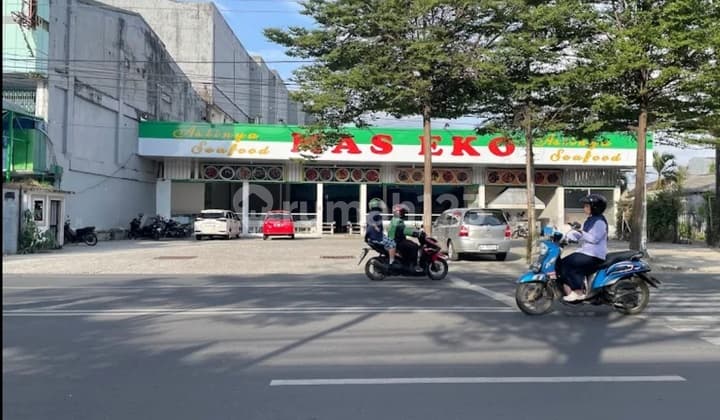 Dijual Tanah Plus Bangunan Poros Jl. Dr. Ratulangi