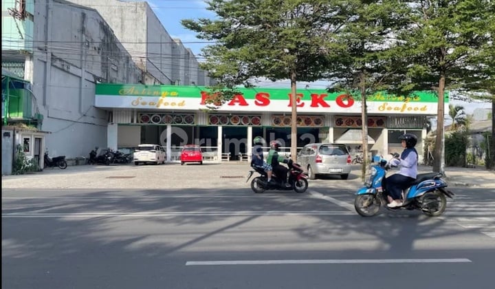 Dijual Tanah Plus Bangunan Poros Jl. Dr. Ratulangi