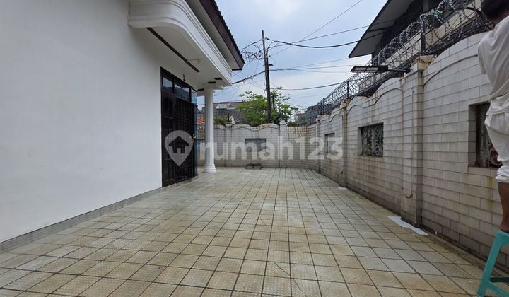 Dijual Rumah Tinggal Halaman Luas Tomang