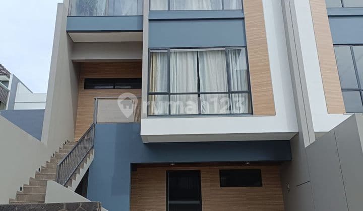Rumah Mewah NewSetraduta Royal Grande dk Tol Pasteur Kota Bandung