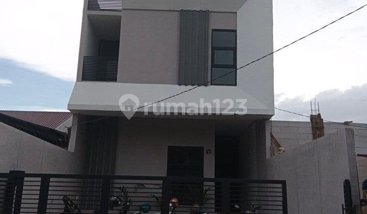 Rumah Baru Moderen Industrial di Sayap Turangga Kota Bandung Siap Huni