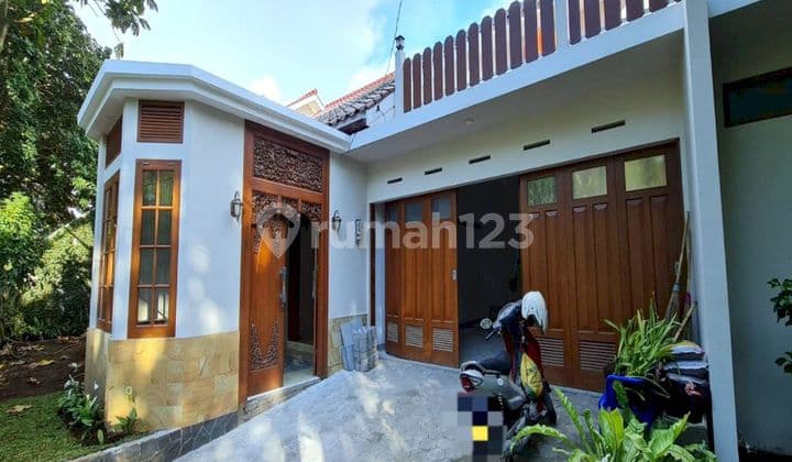 Rumah Mewah Swimming Pool Semi Furnish Gegerkalong Kota Bandung