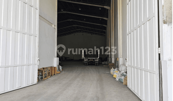 Sewa Gudang Lantai Epoxy Loading Dock di Delta Silicon 6 Cikarang
