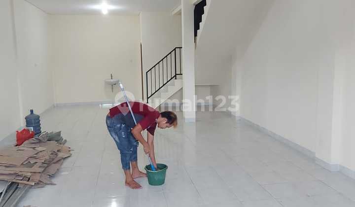 Ruko Strategis di Meruya Siap Pakai