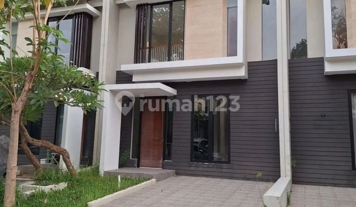 Rumah Northwest Lake Park Central Hill Citraland Surabaya Barat