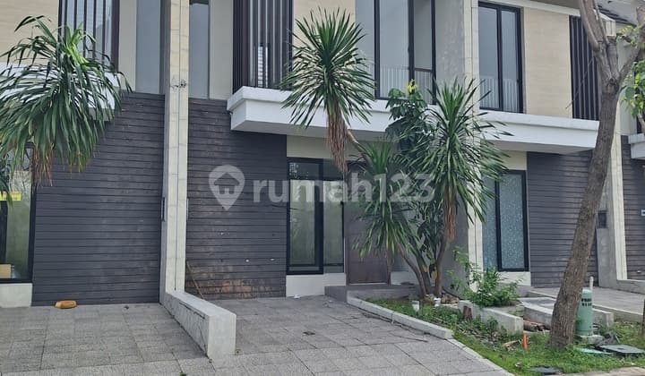 Rumah Northwest Lake Park Central Hill Citraland Surabaya Barat